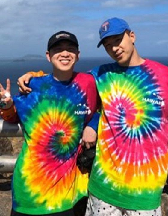 Hawaii Vibes: Island Chain Tie Dye Longsleeve Tee - Colors Galore, Bruddah!